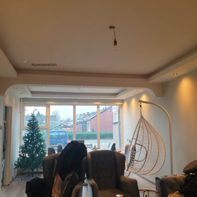 Living room with a custom made ceiling and fresh walls | Nurenovation
