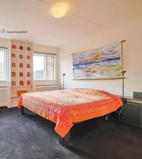 Gedecoreerde kamer van de muur met aardbeving schade verstevigt en nieuwe stucwerk aangebracht | Nurenovation